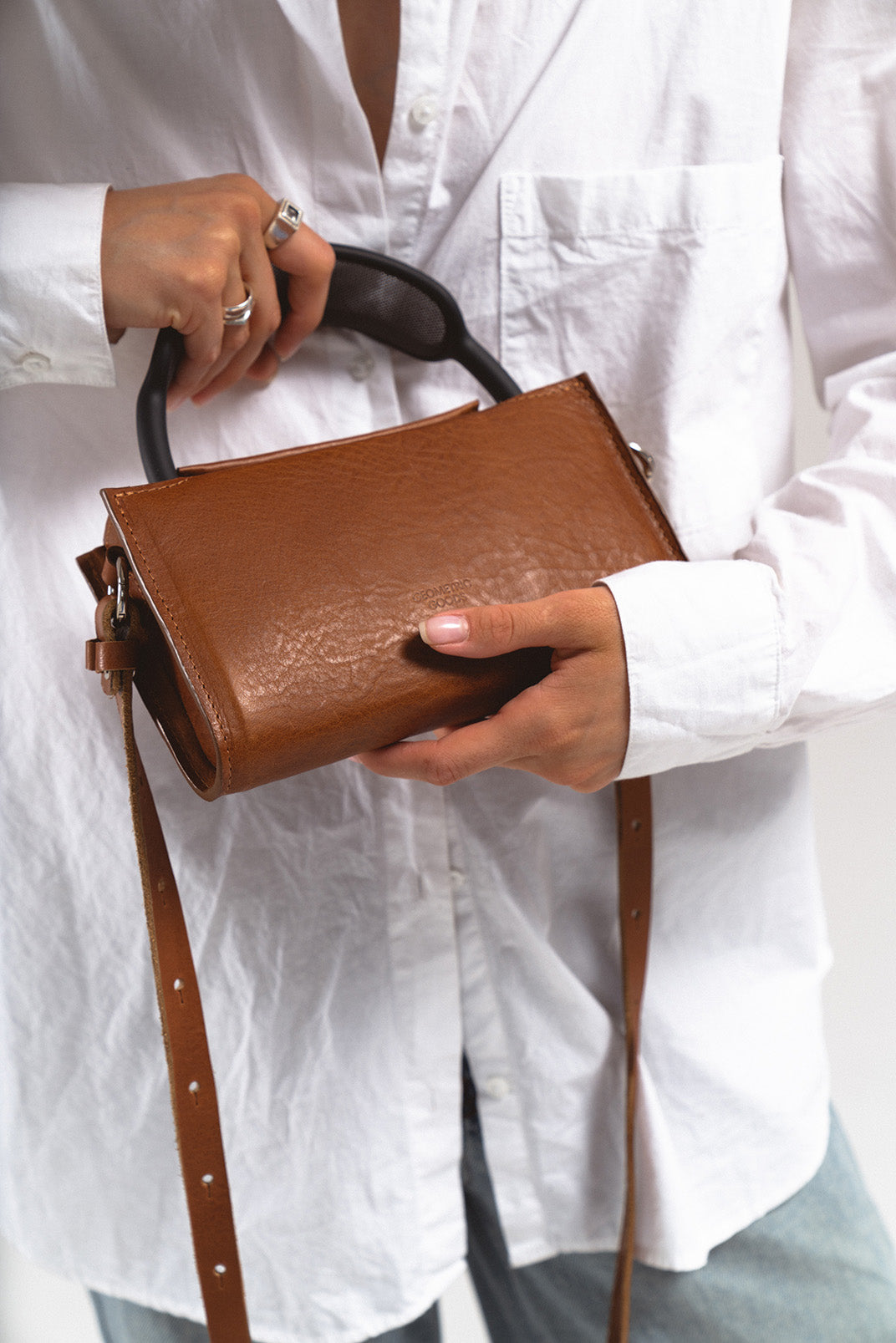 HP59 Full-Grain Leather Case for AirPods Max - The Minimalist 3.0